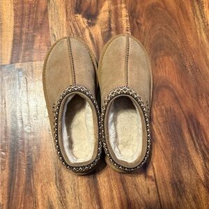 Kids uggs size 2